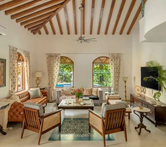 Amrapali: 7BHK + Pvt Pool
